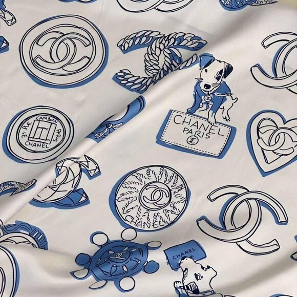 Chanel Sophisticated Blue & White Wrap - Picture 6 of 7